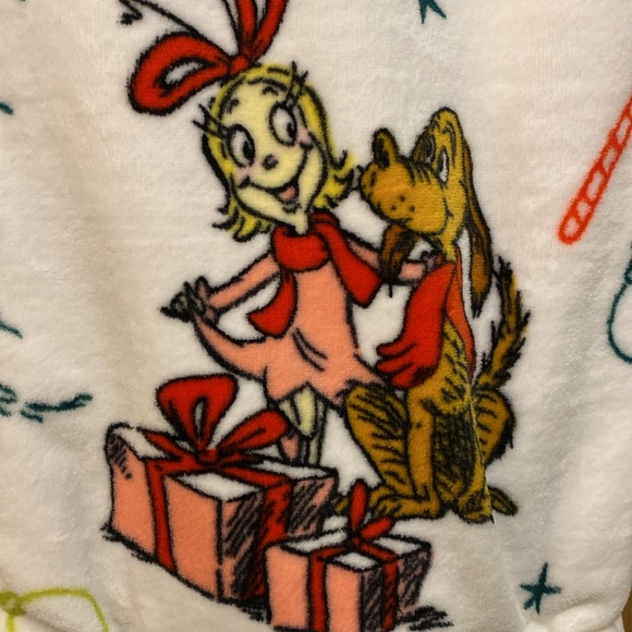 Grinch Christmas Throw Blanket Classic Print NWT
60x70 - Picture 4 of 4